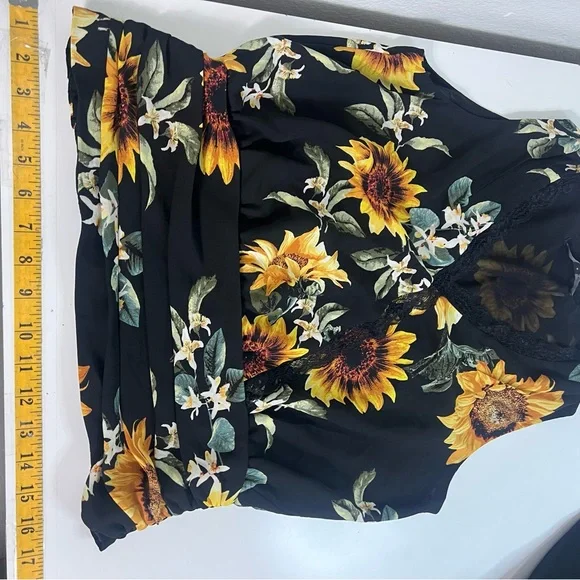 WHBM Lace Trim Surplice Sunflower Bouquet Blouse Sleeveless Black Size S NWT - Picture 4 of 10